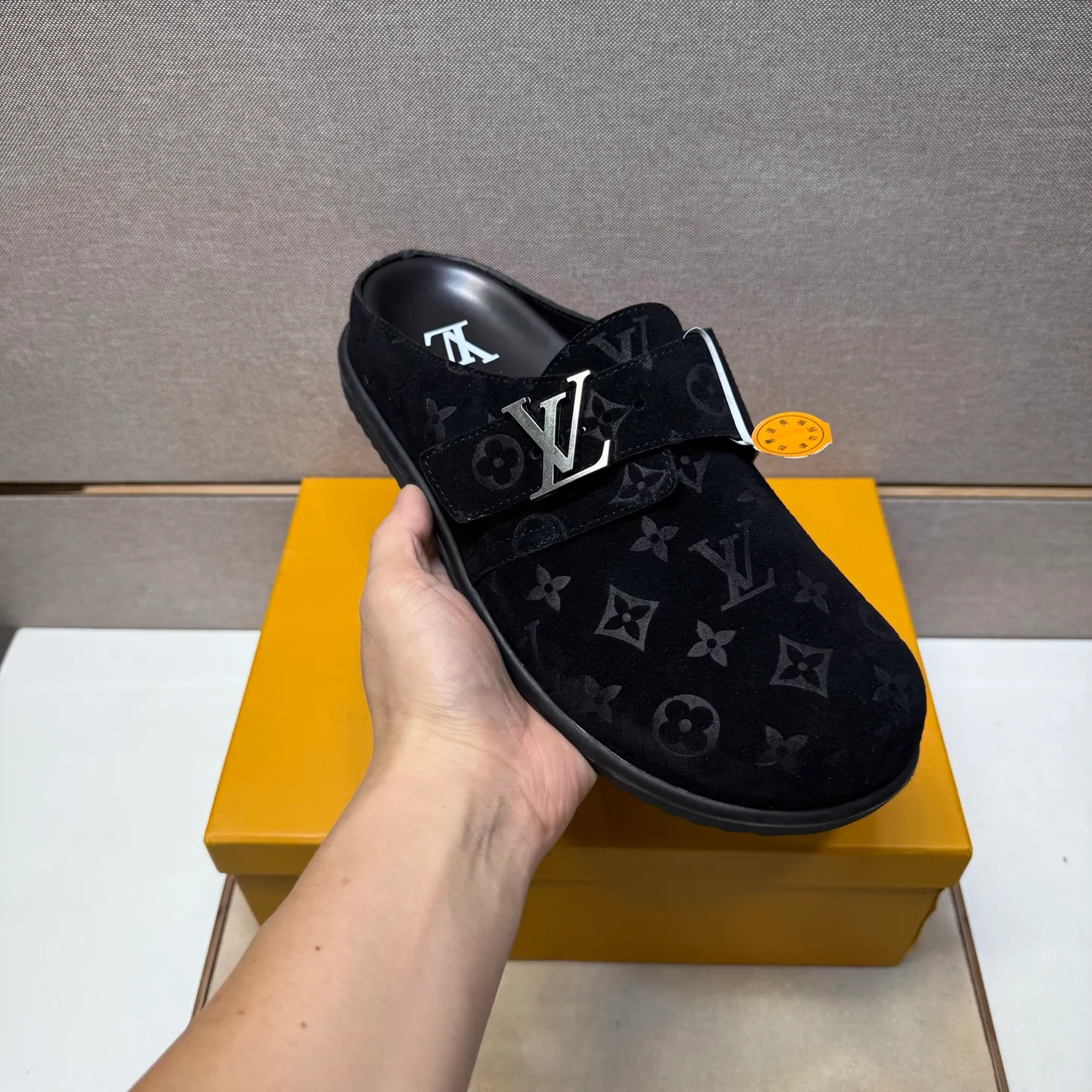 Men's men's shoes 💰pp540 [LV～] Men's casual half slippers 2025z cabinet sales simultaneously 🔶Size: 39-44 #️⃣ 🔷4 colors🔜The upper is made of multi-material splicing ➕Genuine leather lining, comfortable and breathable, sole: original comfortable and wear-resistant outsole, ⚠️Real thing📱Photographed🎬The real thing is better📢📢📢
